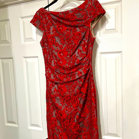 KAY UNGER RED FLORAL LACE ILLUSION RUCHED COCKTAIL DRESS - Picture 13 of 13